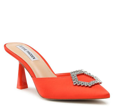 STEVE MADDEN LUXE MULE IN RED